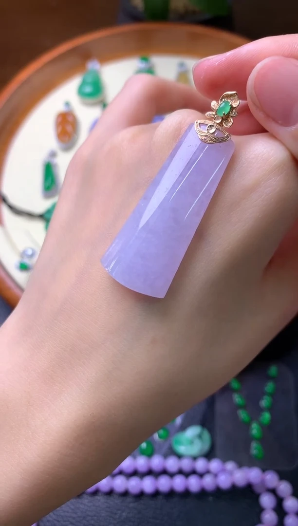 【闪购商品】翡翠吊坠(赠链)18K金镶嵌吊坠