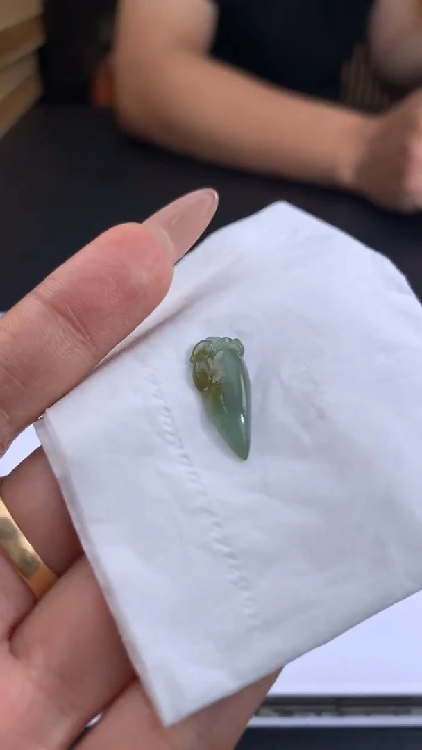 定制翡翠未镶嵌邢**?翡翠