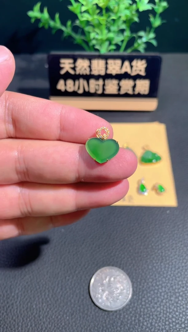 颈饰18K金镶嵌翡翠翡翠