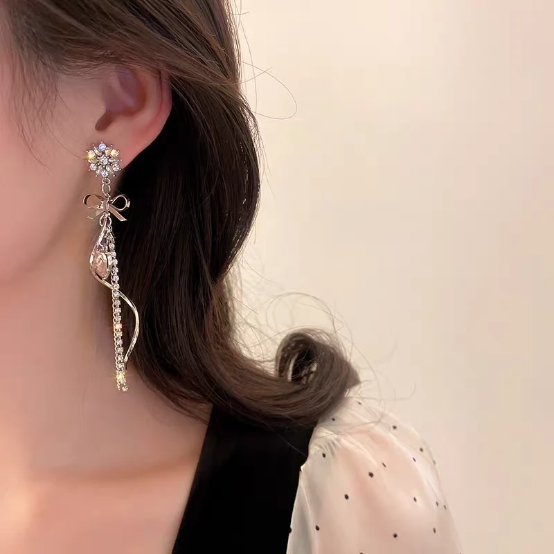 合金仿水晶耳饰 爱心蝴蝶结长款流苏耳钉女时尚百搭高级感耳