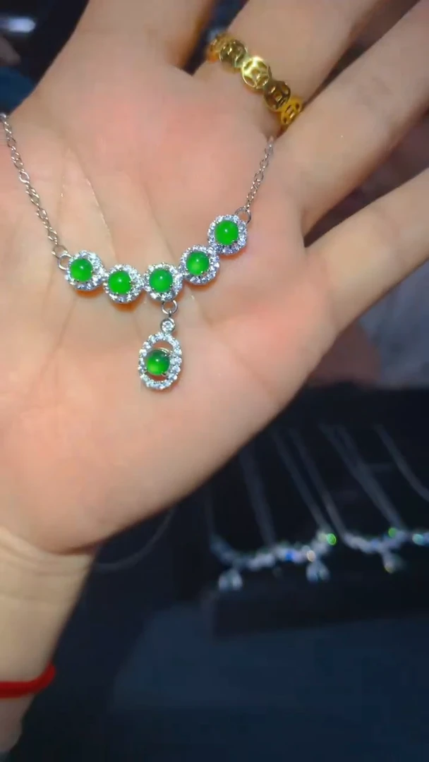 【闪购商品】翡翠吊坠(赠链)未镶嵌0263248084多样性发其一