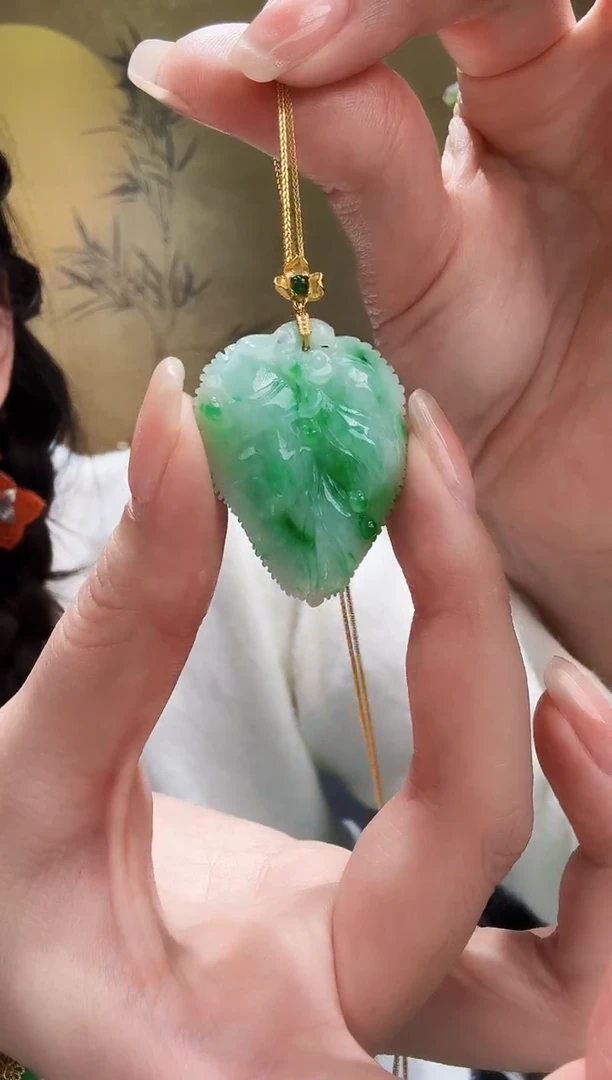 颈饰未镶嵌翡翠吊坠