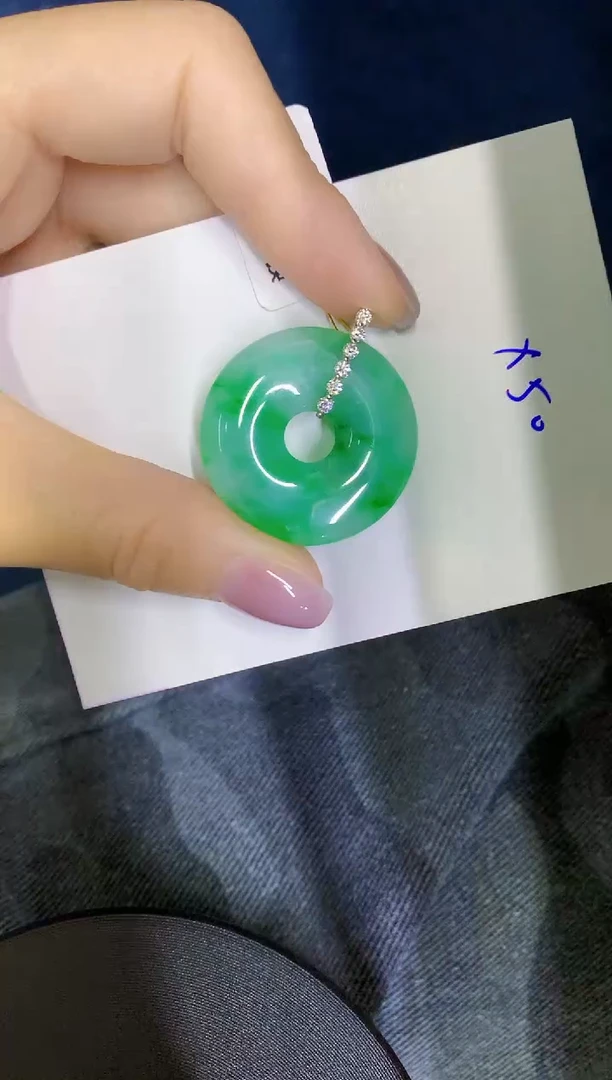 颈饰18K金镶嵌翡翠缅甸天然翡翠A货