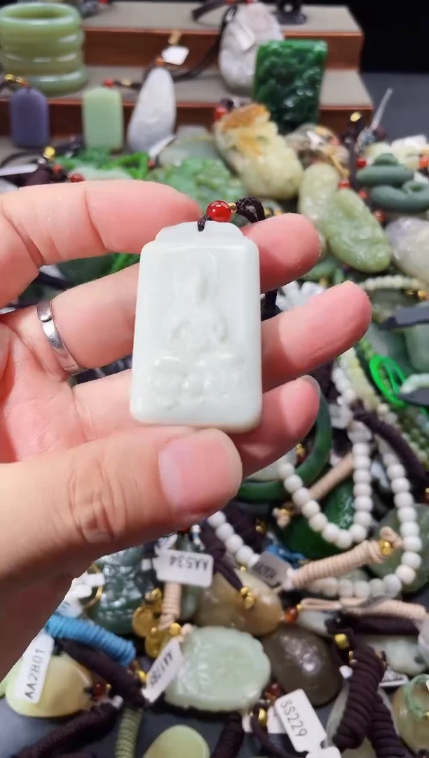 和田玉未镶嵌颈饰拍一发一