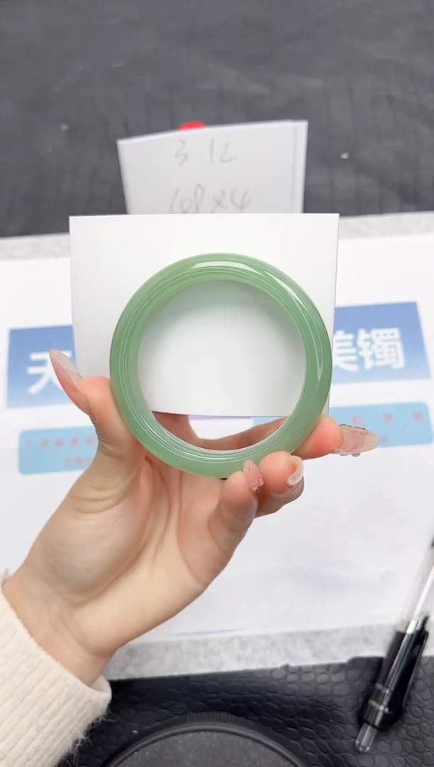 【闪购商品】石英质玉手镯未镶嵌L49-54.2