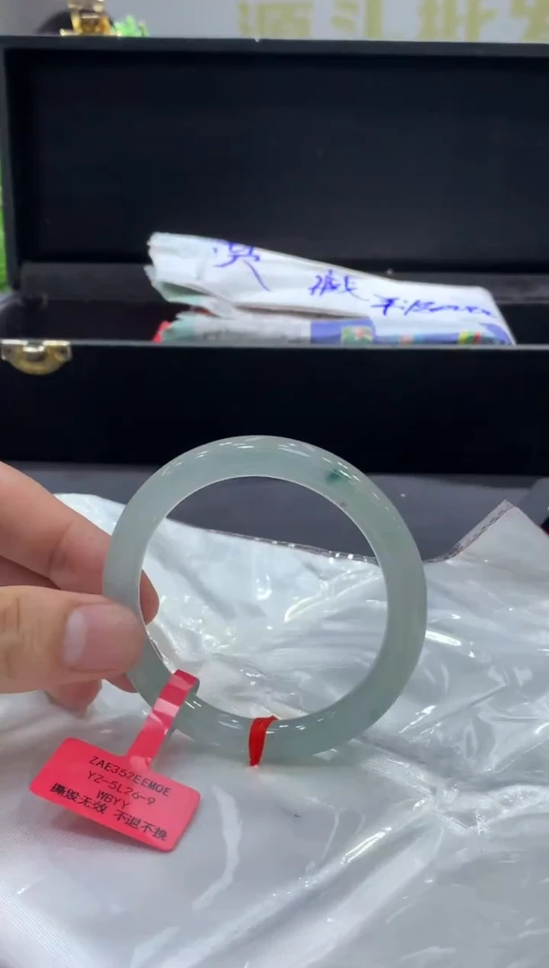 未镶嵌手镯翡翠翡翠手镯