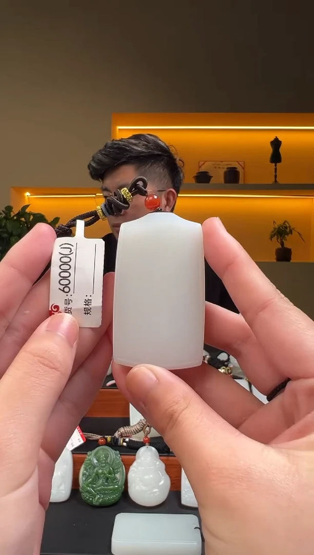 颈饰未镶嵌和田玉J