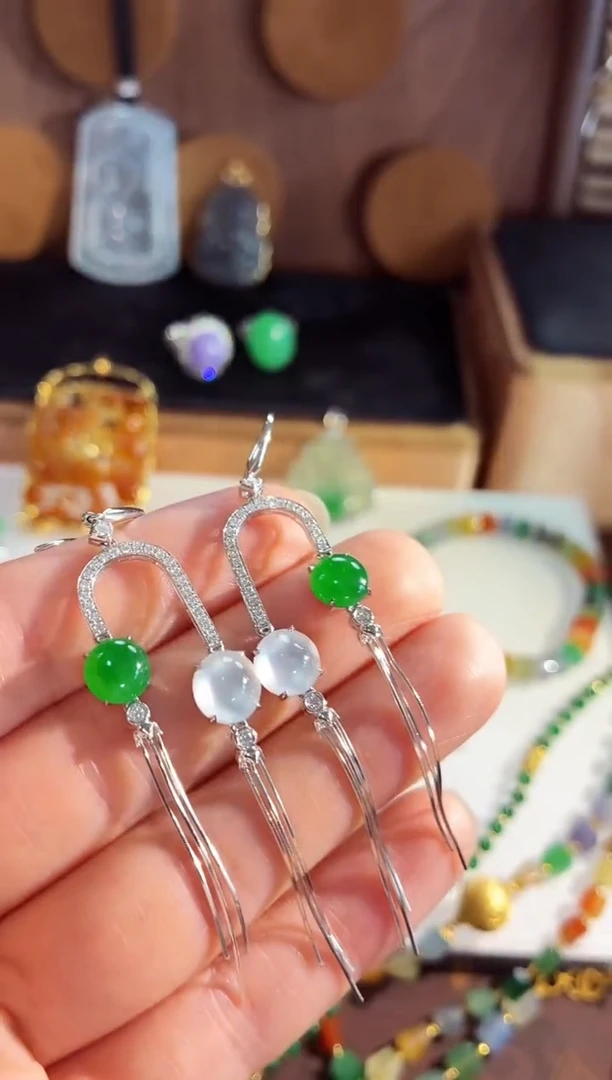 18K金镶嵌翡翠耳饰耳饰