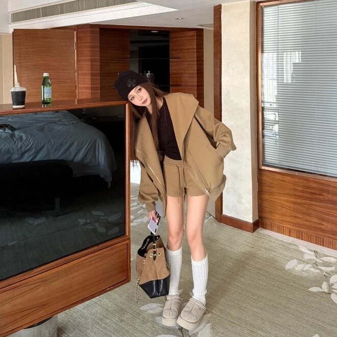 气质慵懒时尚套装女秋季新款休闲宽松连帽卫衣开衫抽绳短裤两件套