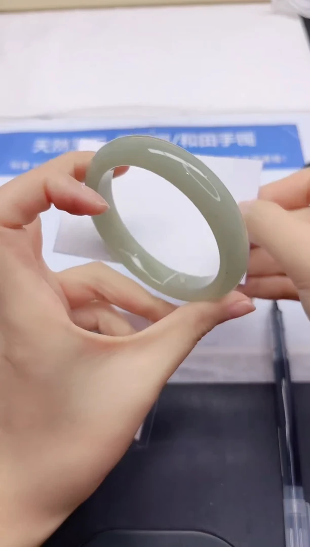 石英质玉手镯未镶嵌178-57