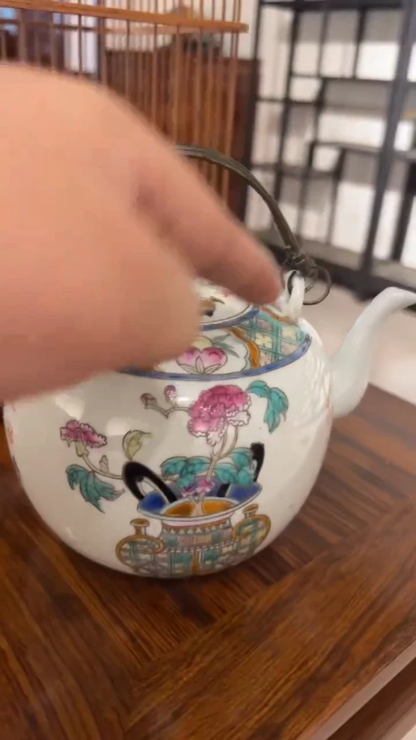 摆件瓷摆件瓷摆件博古支丁壶