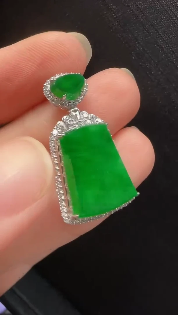 翡翠18K金镶嵌颈饰430无事牌一个