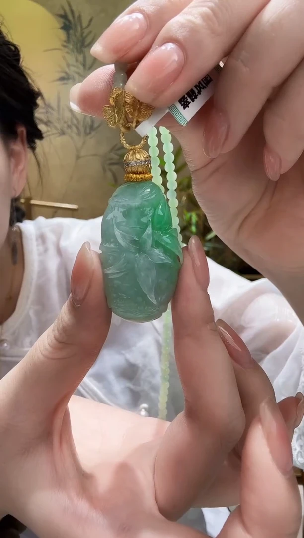 颈饰未镶嵌翡翠吊坠