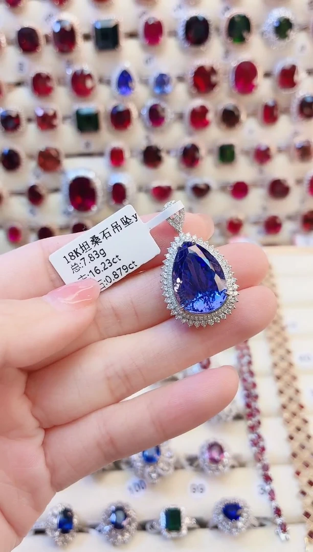 18K金镶嵌吊坠坦桑石k****o1