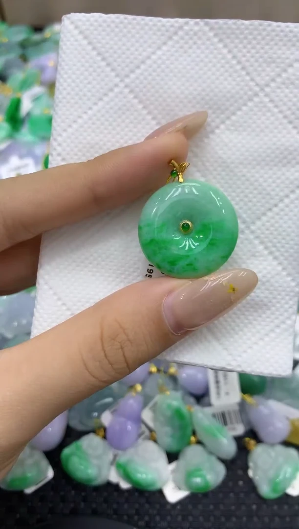 颈饰18K金镶嵌翡翠天然缅甸翡翠A货