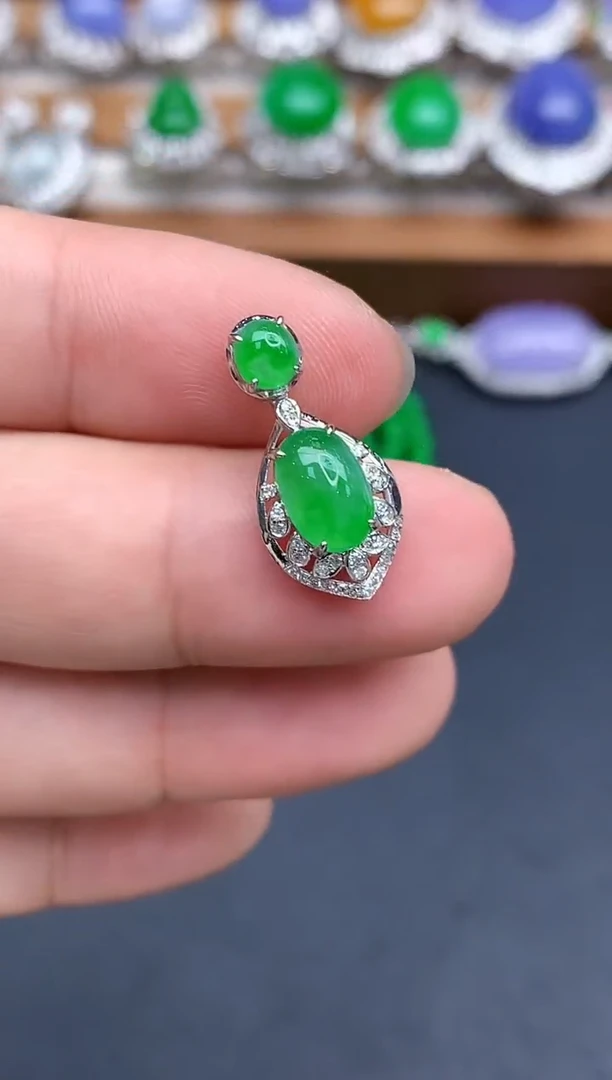 颈饰18K金镶嵌翡翠366-中国好珍宝