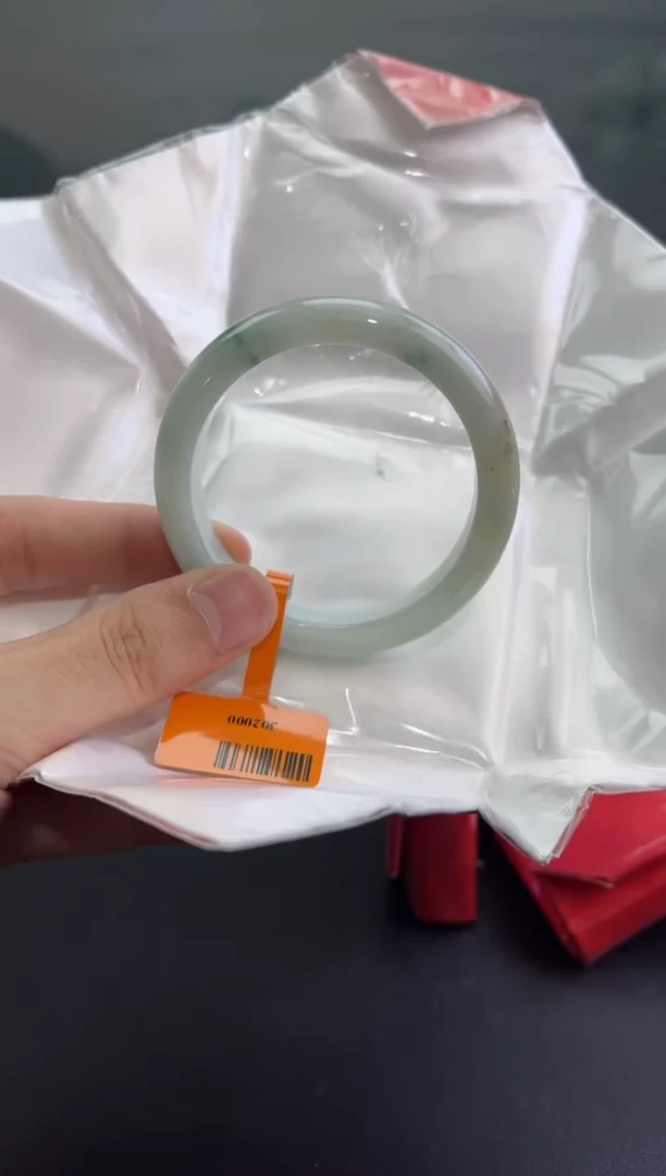 翡翠手镯未镶嵌翡翠手镯