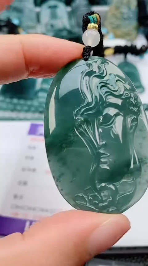 翡翠未镶嵌颈饰