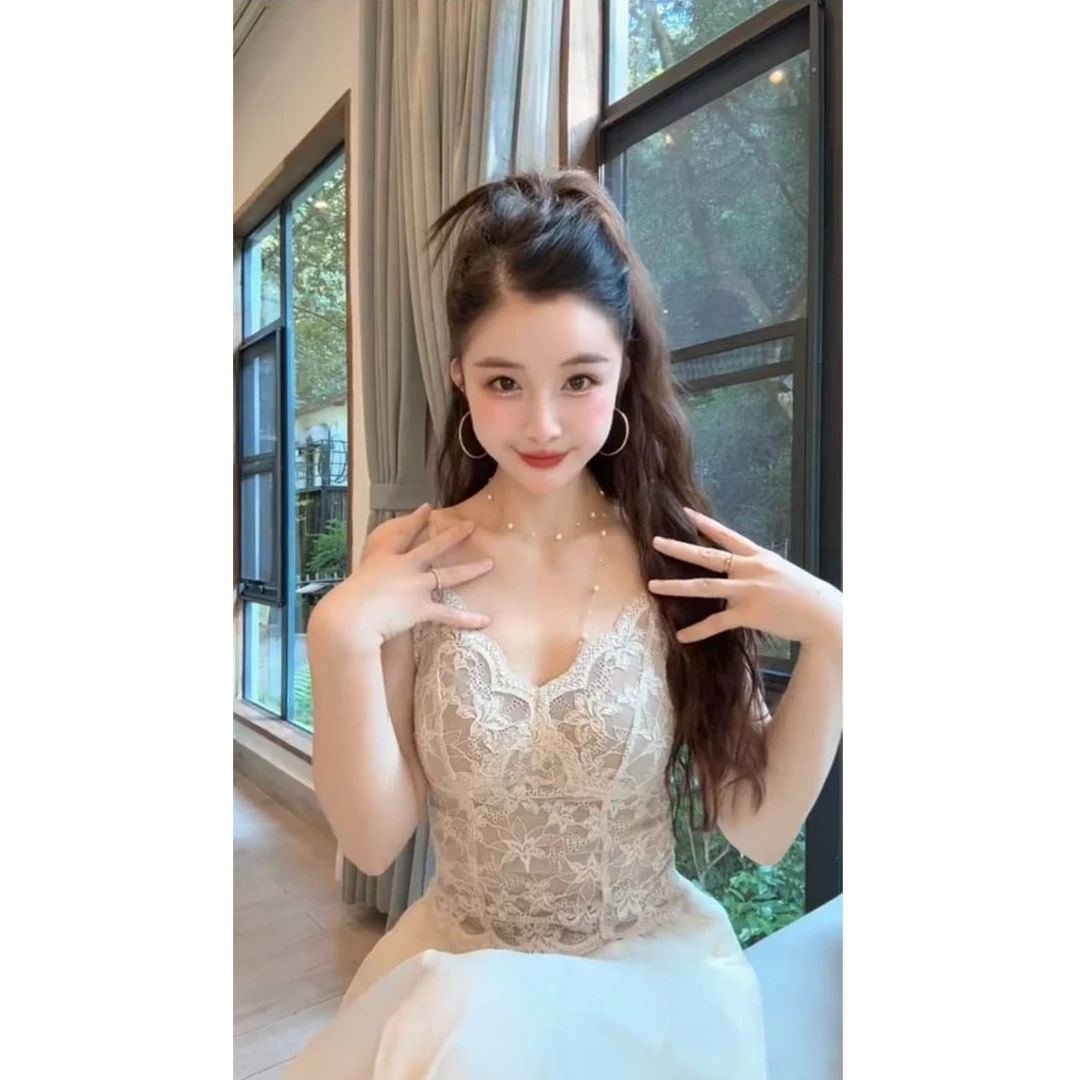 洋洋优选-法式纯欲性感辣妹自带杯垫加薄绒内搭蕾丝V领美背YY6099