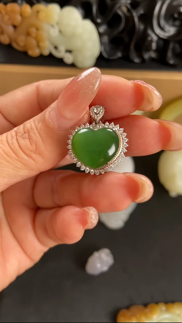 未镶嵌手链和田玉吊坠