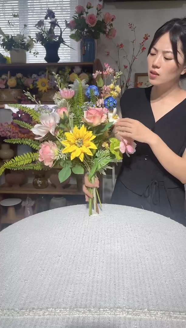34  混搭色系手感向日葵玫瑰混搭花束，清仓尾货福利