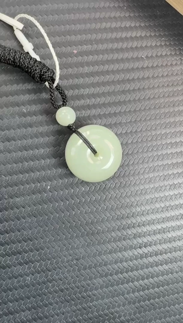 吊坠(不含链)未镶嵌和田玉且末近矿微色差平安扣