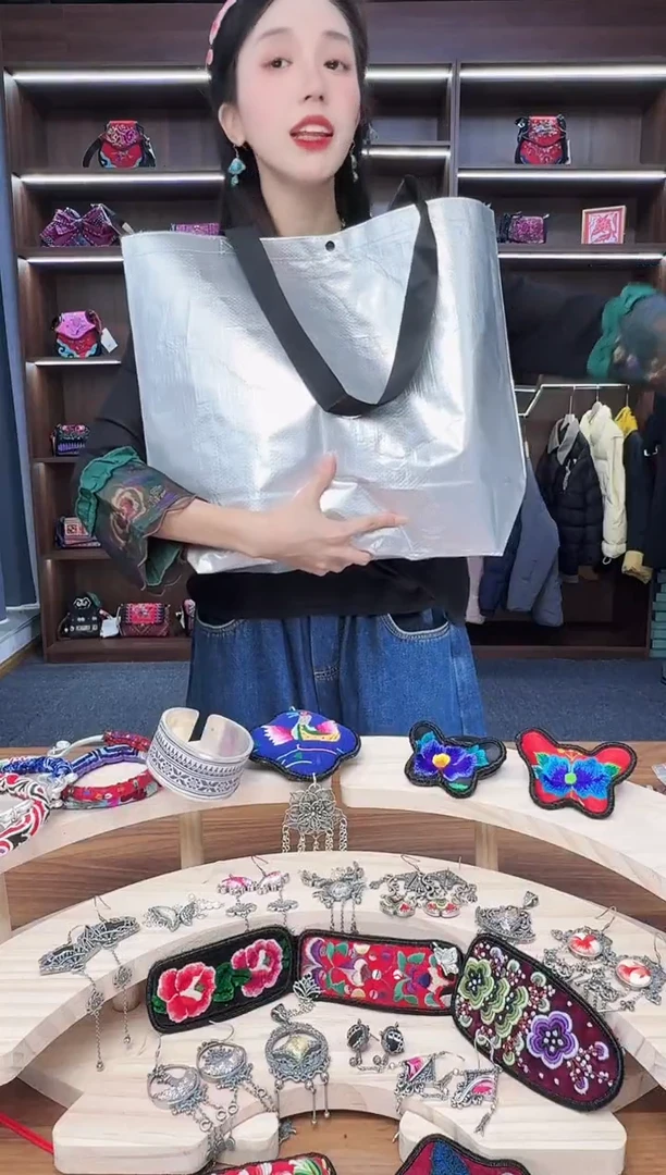 织绣A44蒙阿苏苗绣传承店