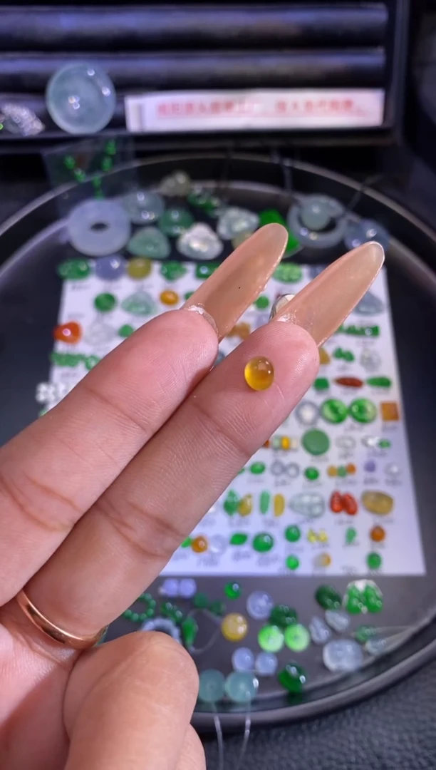 未镶嵌挂件翡翠蛋