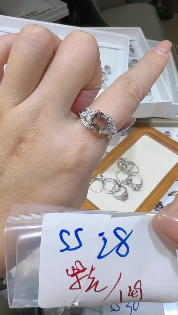 【闪购商品】水晶戒指银S925镶嵌多样性发一SS28