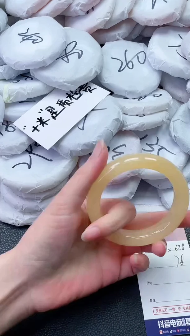 【闪购商品】石英质玉手镯未镶嵌X658