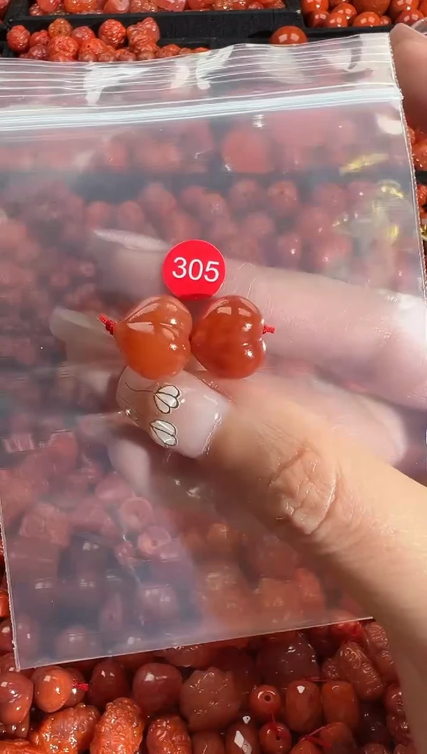 颈饰未镶嵌南红玛瑙1