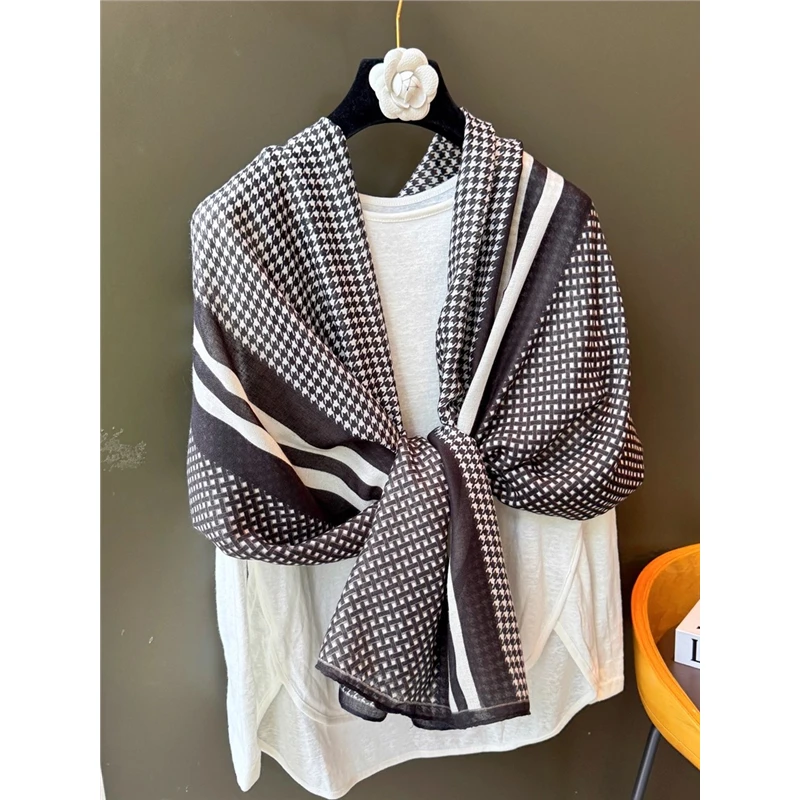 Miss both新款千鸟格韩版围巾女空调房保暖披肩时尚两用防晒纱巾