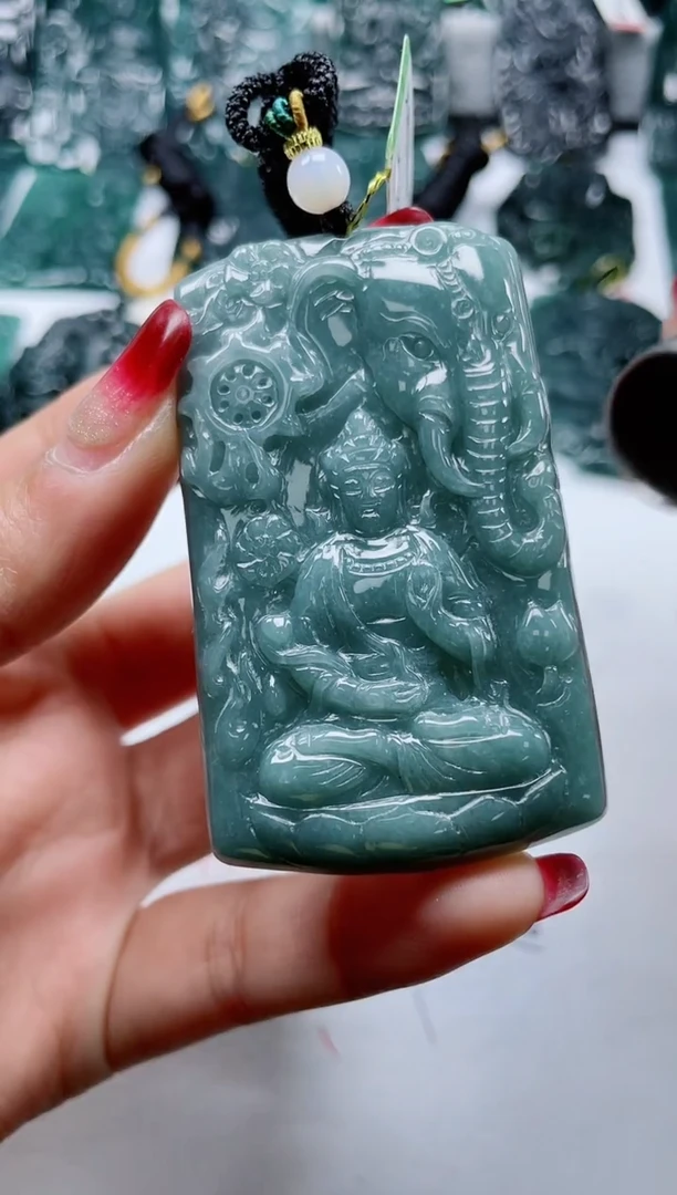 【闪购商品】翡翠颈饰未镶嵌           