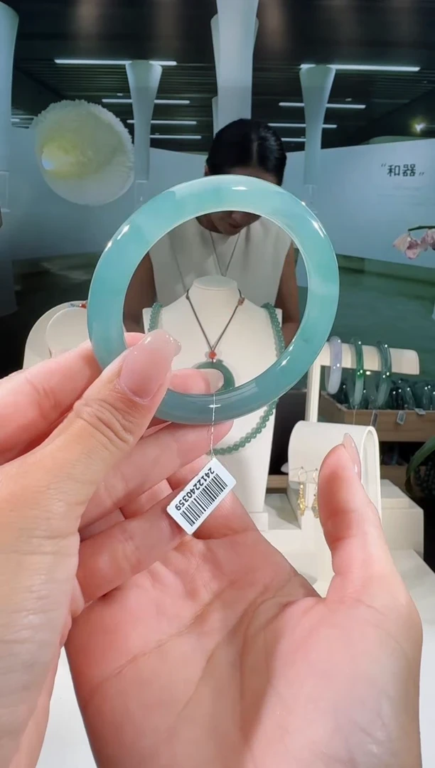 翡翠手镯未镶嵌56圈