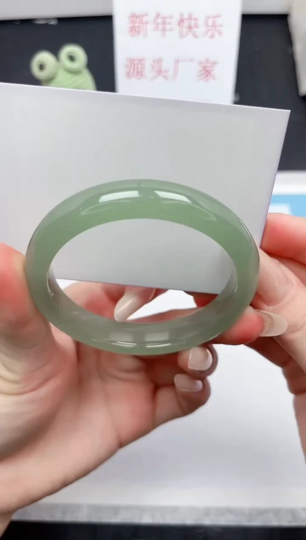 【闪购商品】石英质玉手镯未镶嵌69-56.7