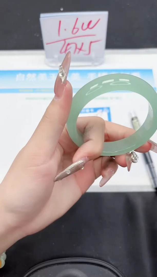 【闪购商品】石英质玉手镯未镶嵌153-55.2