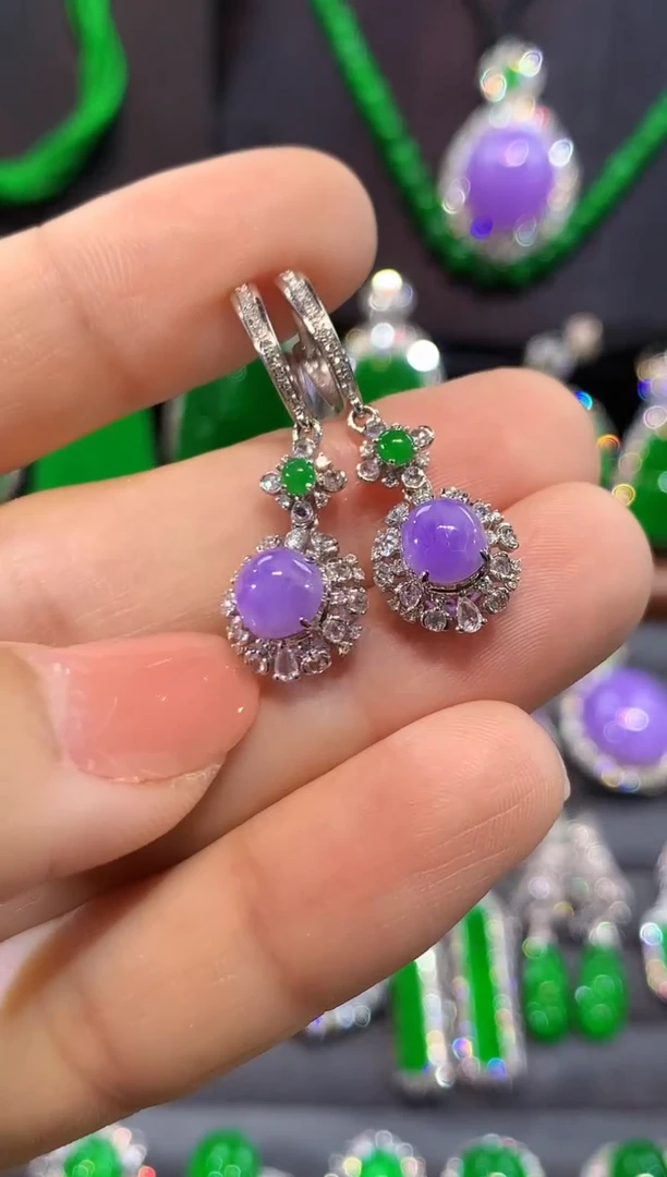 18K金镶嵌翡翠耳饰耳包