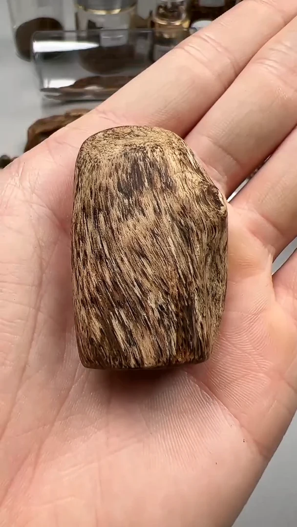 【闪购商品】沉香手把件马泥涝九分沉13.4g