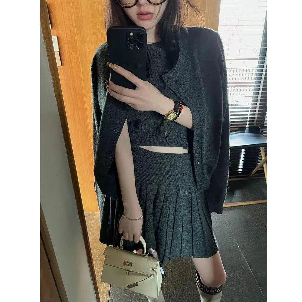 时尚针织开衫短袖套装女秋冬季新款显瘦气质软糯百褶半身裙三件套