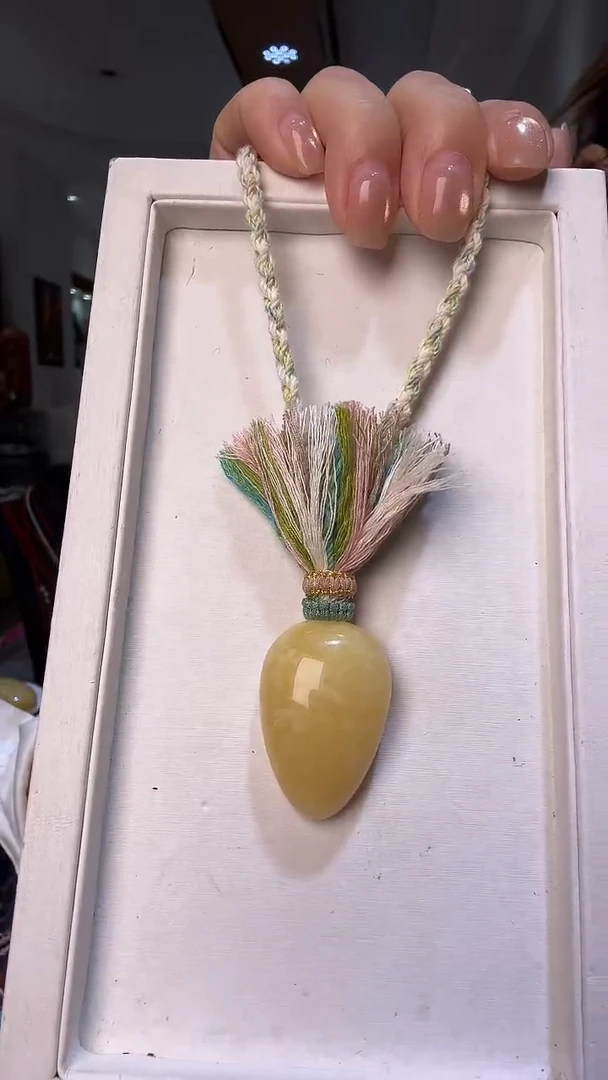 蜜蜡吊坠(赠链)未镶嵌蜜蜡胡萝卜吊坠