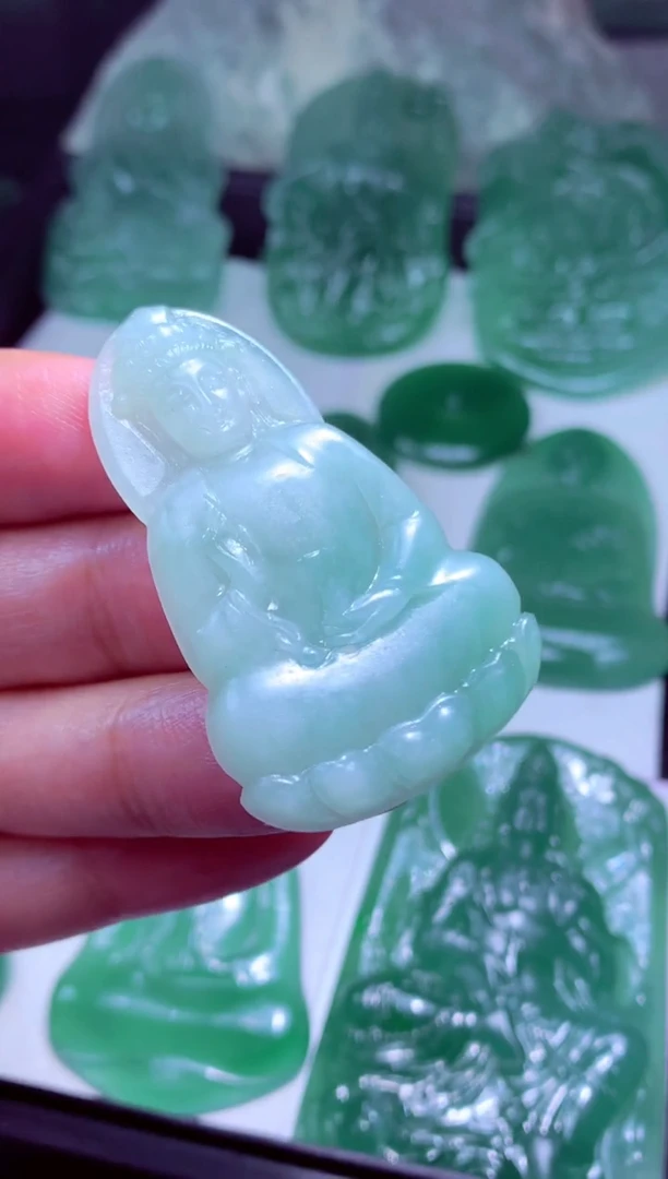 未镶嵌定制翡翠步****品天然翡翠A货吊坠 基地发货多样性发货其一