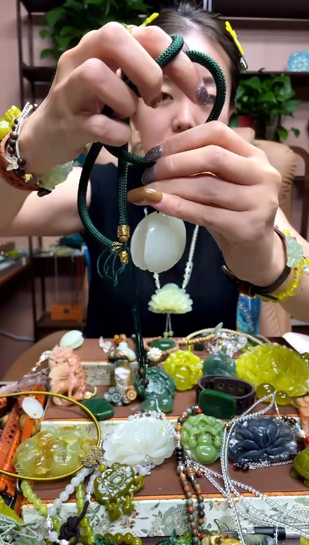 未镶嵌岫玉吊坠·