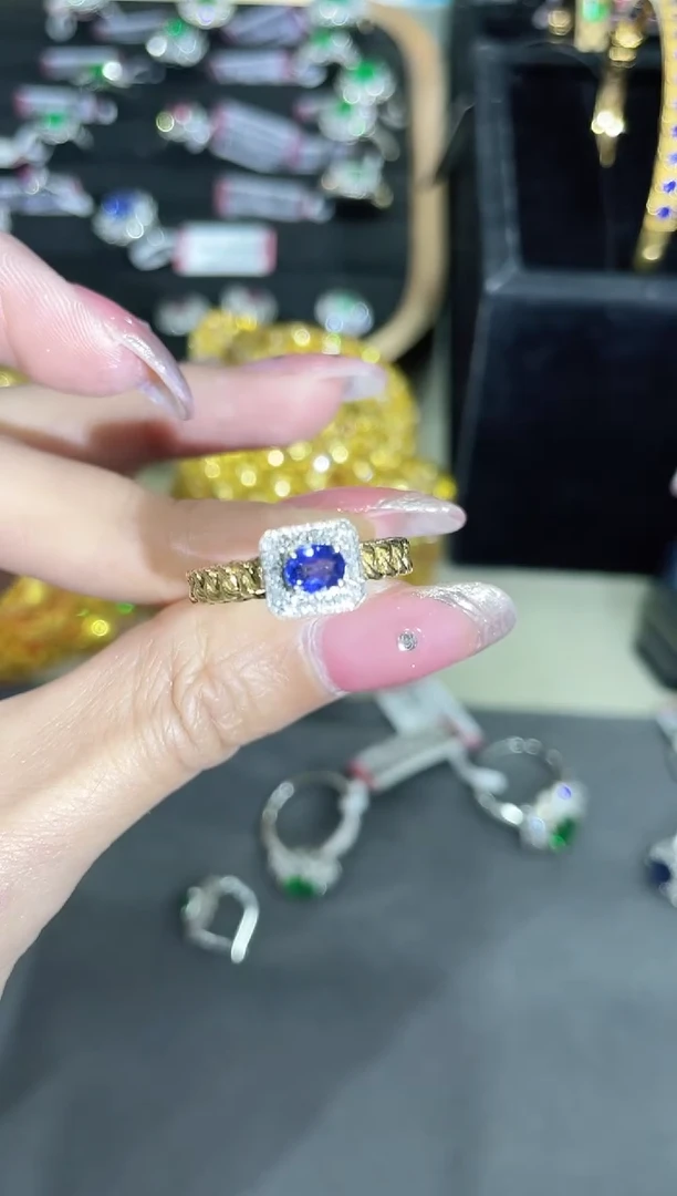 蓝宝石戒指18K金镶嵌戒指