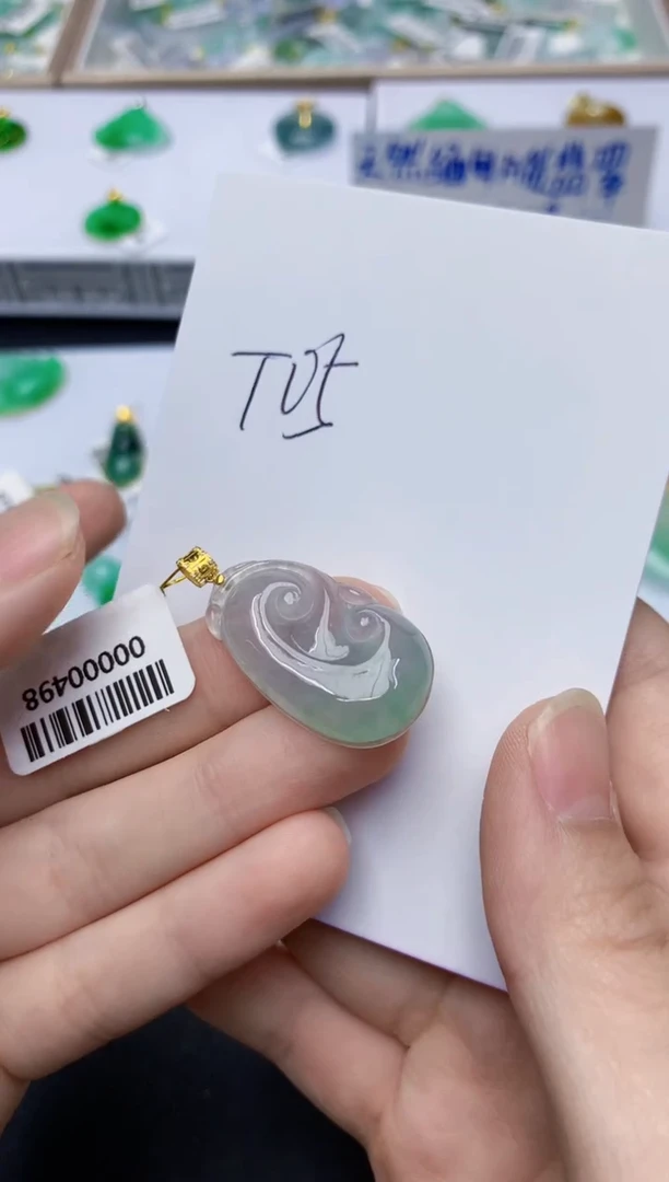 翡翠18K金镶嵌颈饰0000000000