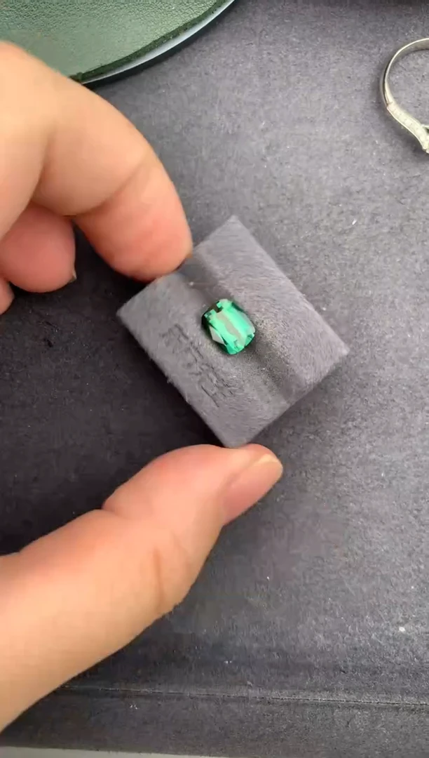未镶嵌珠宝半成品碧玺2.3ct绿碧玺 定制 GE