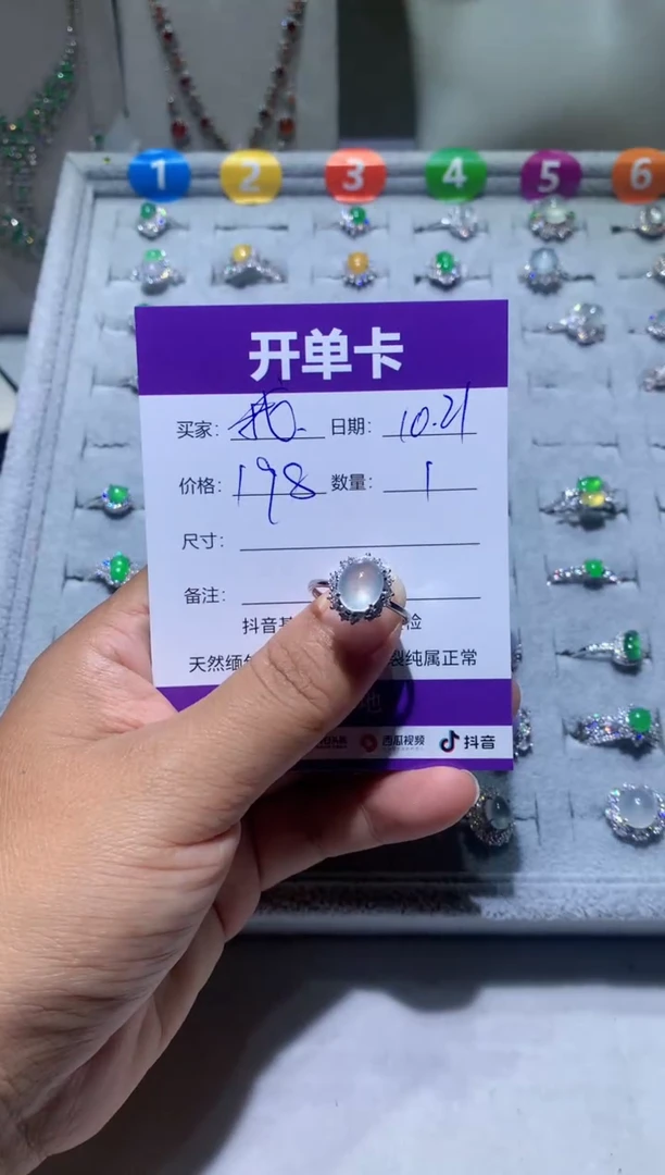 未镶嵌翡翠耳饰我****学向 我不想去上学