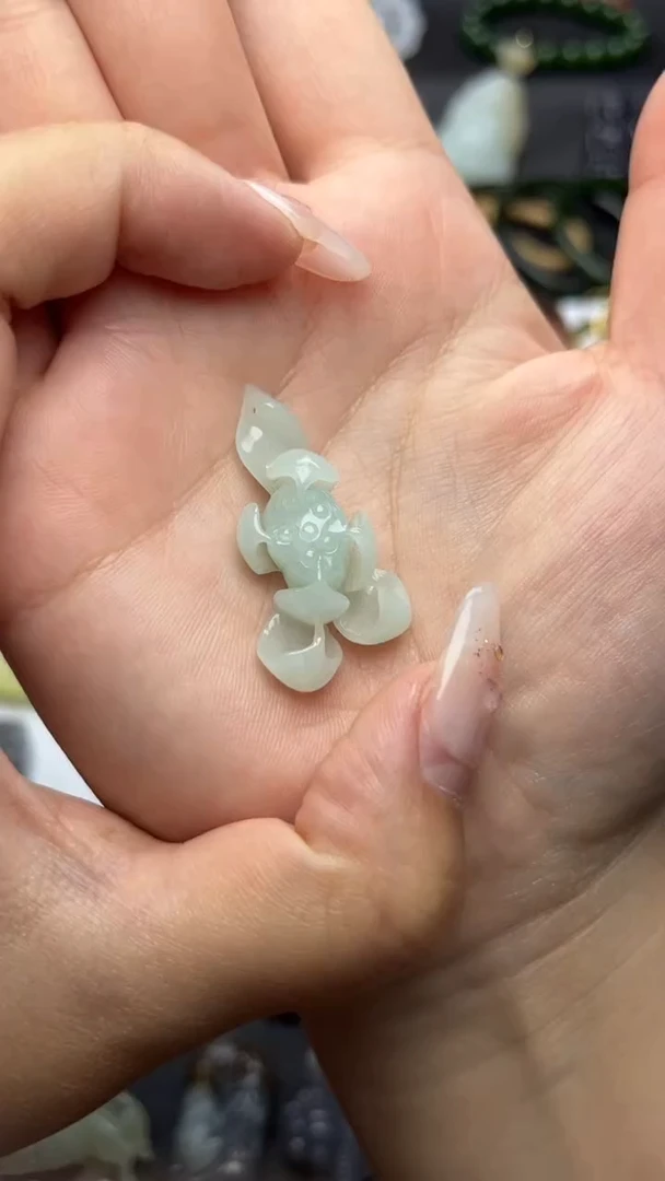 颈饰未镶嵌翡翠荷花