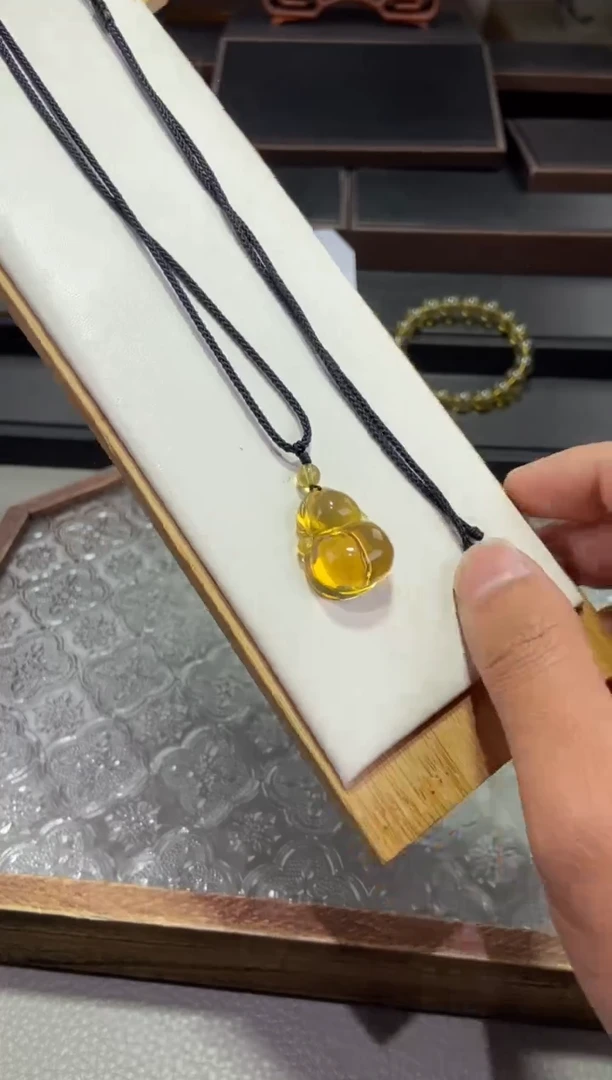 琥珀颈饰未镶嵌葫芦吊坠