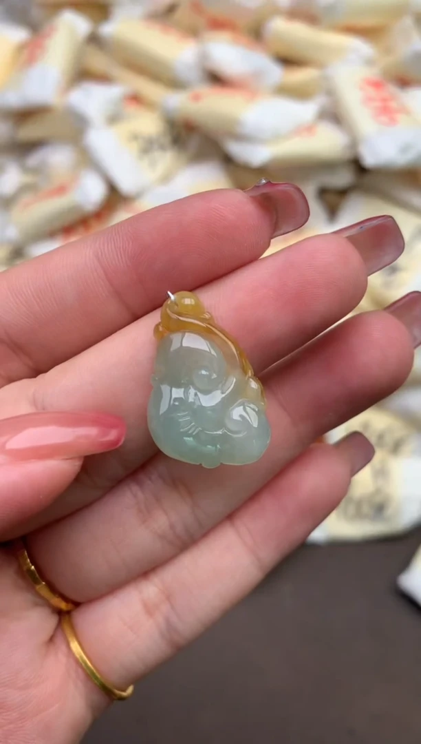 翡翠挂件未镶嵌 —