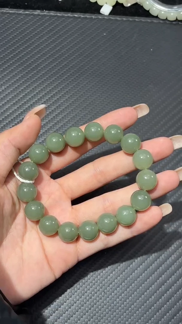 未镶嵌手串和田玉?****e且末蓝微色差青白玉卡12手串